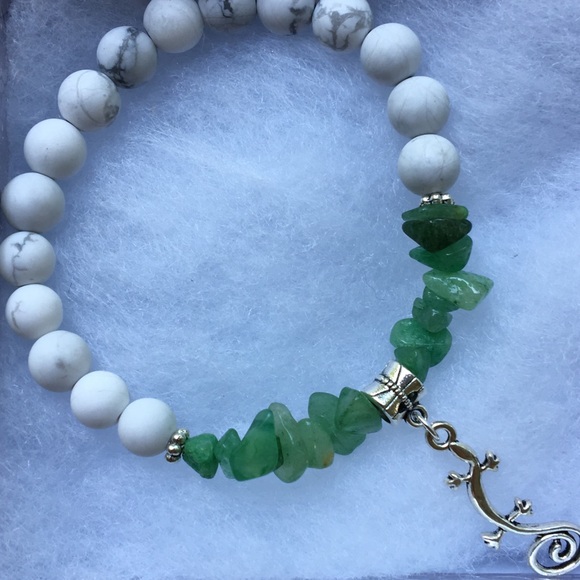 PeaceFrog Jewelry - White Howlite Green Aventurine Lizard Bracelet